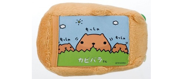 「カピバラさん ぬいぐるみパスホルダー」のお腹の部分にパスが入る仕組み