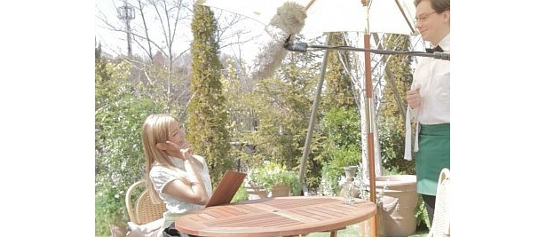 外国人ソムリエとのコミカルなやりとりにも注目だ