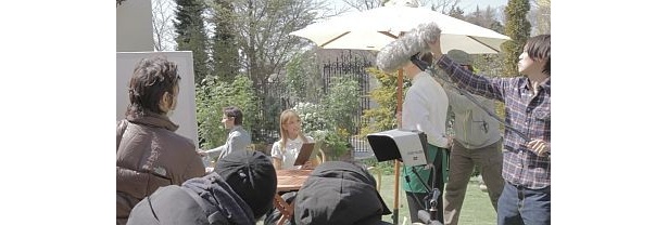 セリフやポーズを提案するなど、仕事に真面目な一面も見せた