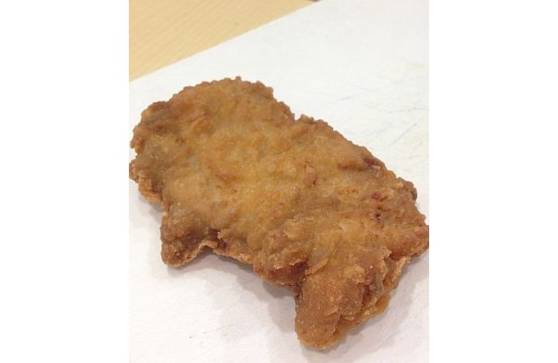チキンは、ボリュームたっぷりなもも肉を使用！