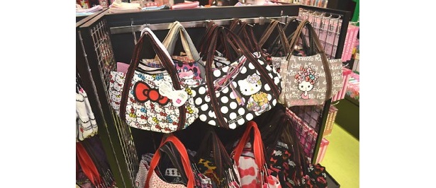 可愛いバッグも発売中