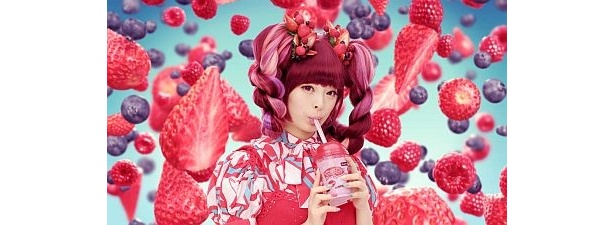 フルーツ感いっぱいのカラフルなCMに仕上がっている