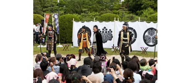息の合った演武を披露する武将達
