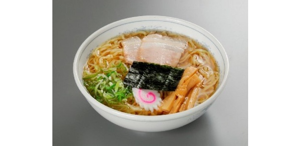 喜多方独特のちぢれ平麺を、会津地鶏がベースのスープでどうぞ「喜多方ラーメン」(600円)