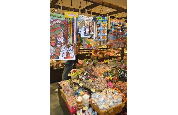 東京ソラマチでは、昔懐かしい駄菓子屋も出店
