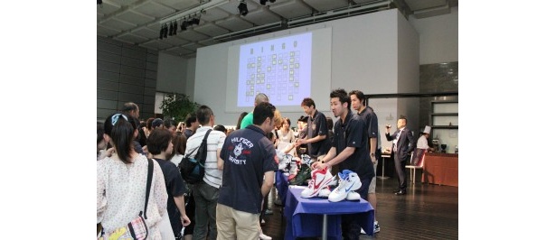 サイン入りバッシュなどが当たるビンゴ大会