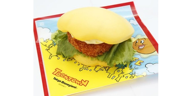 ドナルドの足型をイメージした「ドナルドバーガー」(530円)