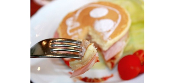 「おしおきパンケーキ」にはハムが入っている！