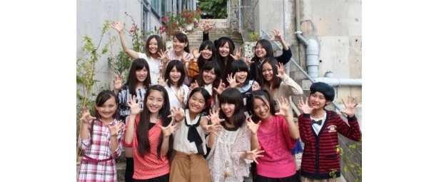 ステージでライブをする「RYUKYU IDOL」
