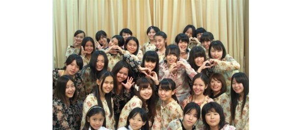 ステージでライブをする「RYUKYU IDOL」