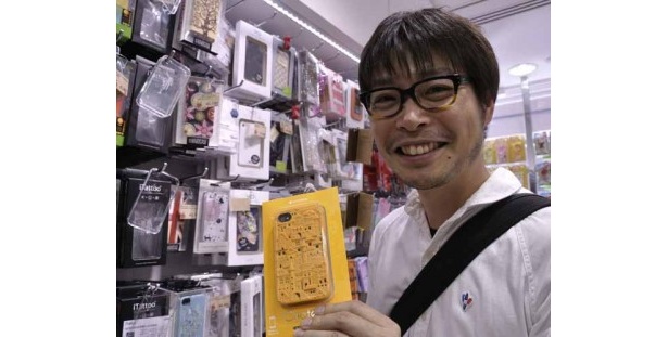 関西ウォーカー編集部赤井のお気に入りは「SwichEasy Avant-grade for iPhone 4S/4　Chateau」。西洋のお城をモチーフにしたレリーフがキュート。カラーもビビッド
