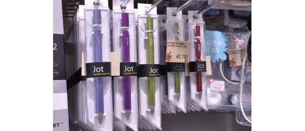 Adonit社制のタッチペンはカラーも多彩。iPhoneがスマートに操作できる(各色2780円)