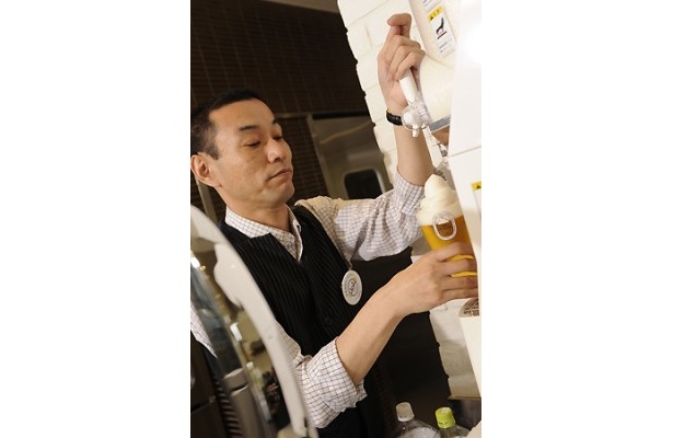 【写真を見る】フローズンの泡はこうやって作る！