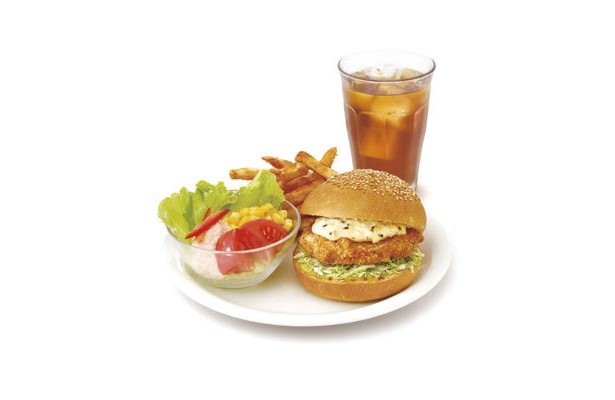 「マスタードチキンサンドプレート」（680円）