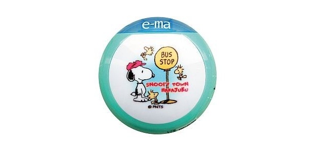 いつもののど飴もスヌーピー柄でキュートに！｢e-maのど飴 グリーンアップル｣(399円)