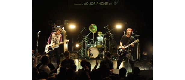 BUZZ THE BEARSのステージ