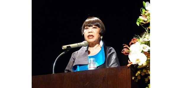 デザイナー・コシノジュンコが沖縄県立芸術大学で講演