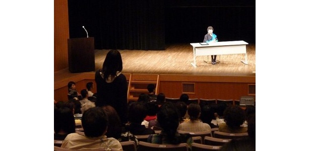 コシノジュンコへの質疑応答の模様