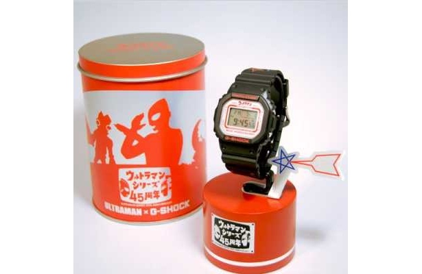 「ウルトラマンシリーズ45周年記念G-SHOCK BLACK DW-5600」(1万9950円)