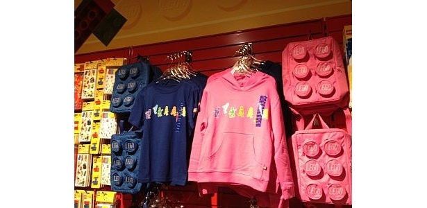 お土産も豊富に。レゴのリュックが可愛すぎ！