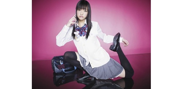 新体操仕込みの柔軟な体で披露する“クネかわダンス”に注目！