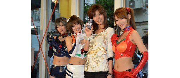 宮地真緒さんを囲んだ4ショット