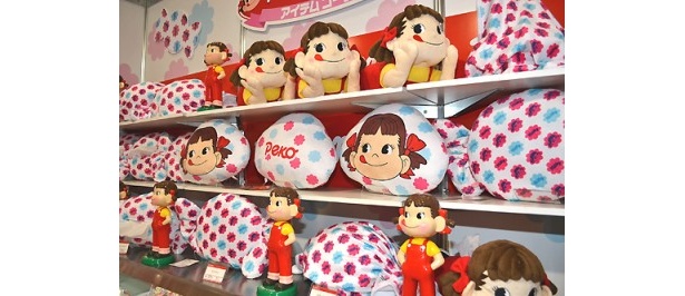 キュートなペコちゃんグッズもずらり