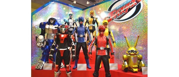 「特命戦隊ゴーバスターズ」のキャラクターも全員集合