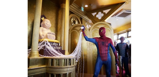 “ビリケンさん”に糸を飛ばし、6/30（土）より全国公開の映画「アメイジング・スパイダーマン」ヒット祈願