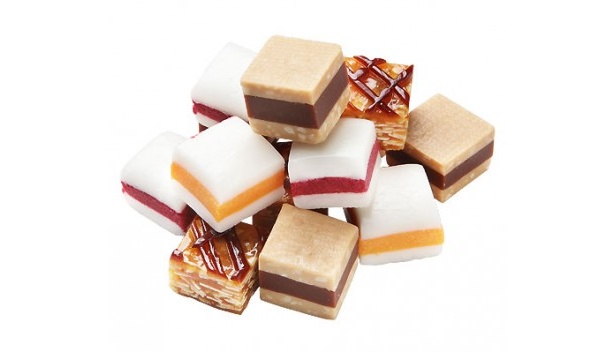 可愛らしい砂糖菓子がセットになった「コンフィズリーBOX」(380円)