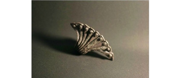 鬼輪の「鋲鎧（よろい細工のような指輪）」（35000円）