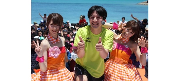 【写真を見る】渡り廊下走り隊7も応援に駆け付けた沖縄予選の模様をチェック！