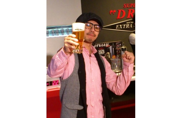 前日の「LIVE POP HAWKS」でミニライブを行なったTEE