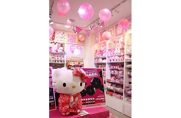 【写真を見る】ハローキティやリラックマも！可愛すぎる店内を全部公開！