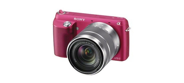 同じく“a”「NEX-F3」のレッドカラー