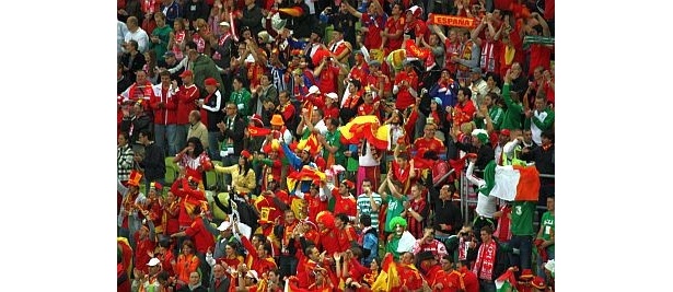 スペインを応援するサポーターたち