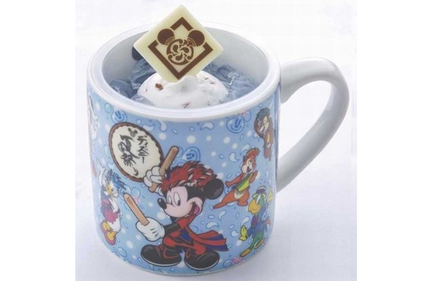 「ラムネムース、スーベニアカップ付き」(各700円)こちらは東京ディズニーランドで販売