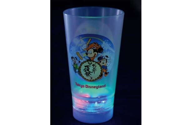 夏の夜は光るカップでグビッと一杯！