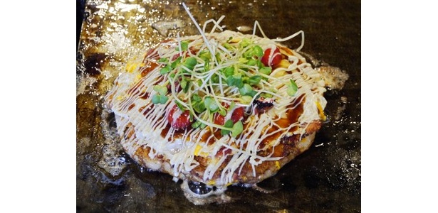 「お好み焼き・鉄板焼き　かみなり家 心斎橋店」の『ミニトマトたくさんのトマトチーズ焼き』