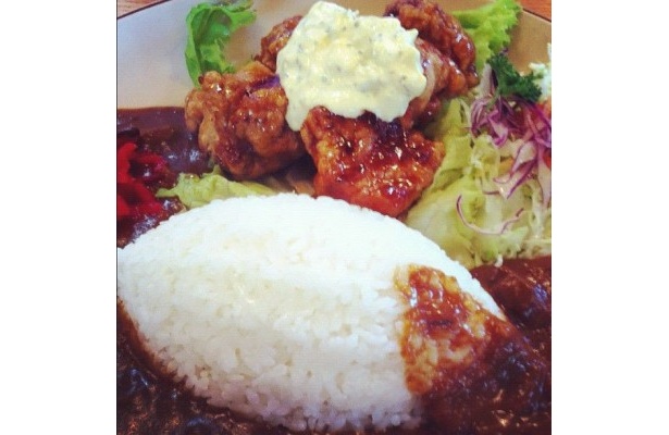 【写真を見る】ブレイク寸前!?　王子がオススメする宮崎のチキン南蛮カレーはここからチェック！