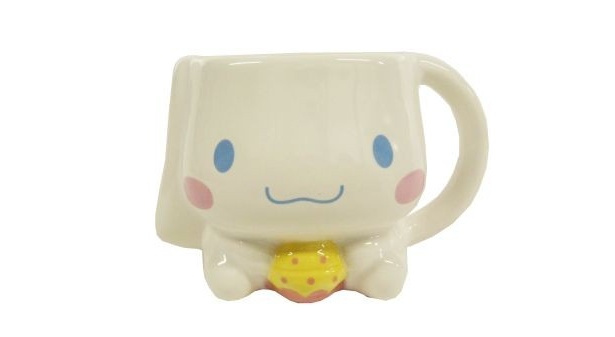 カップが持ち帰れる「キャラクターマグカップセット(バニラムース入り)」。これはシナモン(550円)