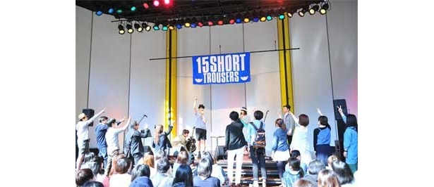 5/6、京都・新風館でのカジヒデキライブの様子
