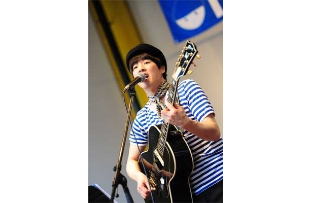 5/6、京都・新風館でのカジヒデキライブの様子