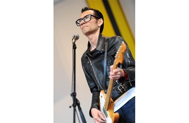 5/6、京都・新風館でのカジヒデキライブの様子