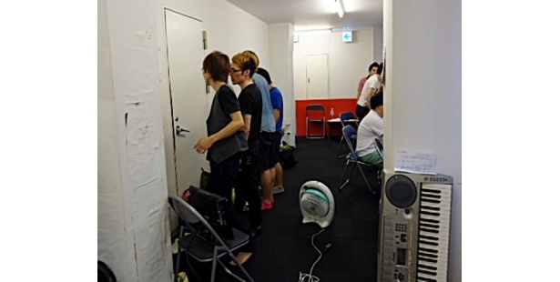 真剣なネタ合わせも行われた