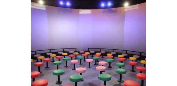 360度フルスクリーンで展開する驚異の3D映像をぜひ体験して！