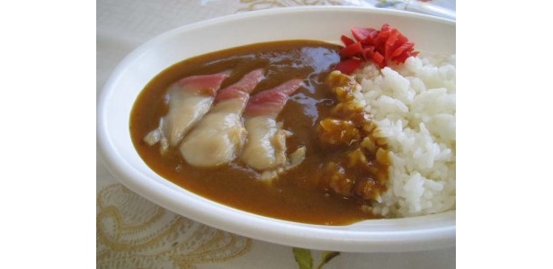 8/18（土）・19（日）は苫小牧のホッキカレー。肉厚なホッキは、噛めば噛むほどホッキのうま味が！カレーとの相性も抜群な、苫小牧の家庭料理。￥700
