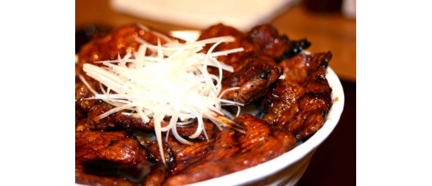 9/1（土）・2（日）はご存知、帯広の豚丼。発祥は1930年代頃と言われ、歴史も人気もゆるぎない帯広の味。甘辛いタレと厚い豚肉。ボリュームもいっぱい！￥850