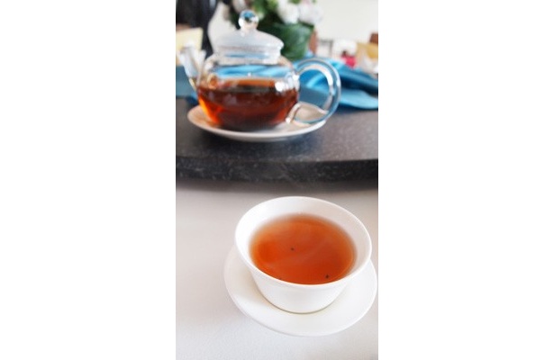 飲茶と言うだけありお茶も様々な種類がある（写真は陳年普洱茶“10年” 1ポット600円）