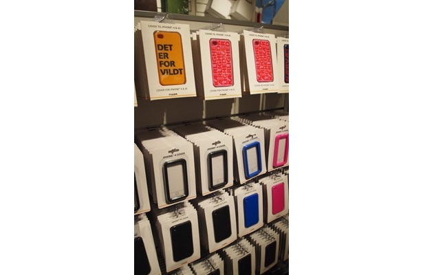 様々な種類のiphoneケース(各200円)